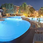 فندق Park & Aqua Park البينا