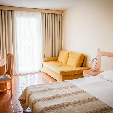 Park & Aqua Park 3* Αλμπένα